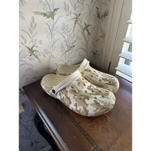 Beige Camouflage Rubber Slippers Men’s Size 9/10